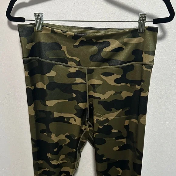 Nike Camo Leggings - Green and Black - Picture 2 of 10